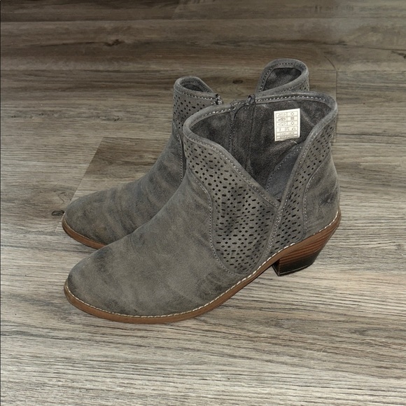 Rocket Dog Shoes - Stylish Gray Ankle Boots